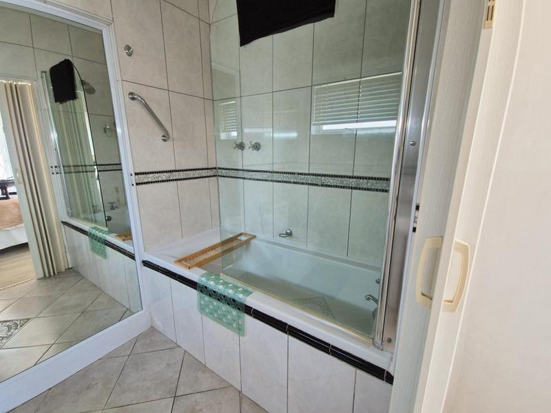 7 Bedroom Property for Sale in De Kelders Western Cape